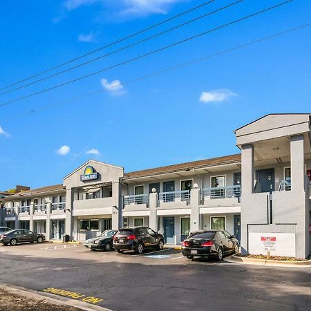 Days Inn By Wyndham Raleigh Glenwood-Crabtree Extérieur photo