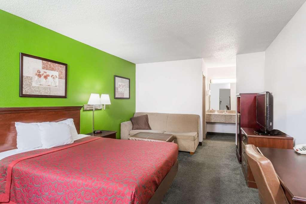 Days Inn By Wyndham Raleigh Glenwood-Crabtree Chambre photo