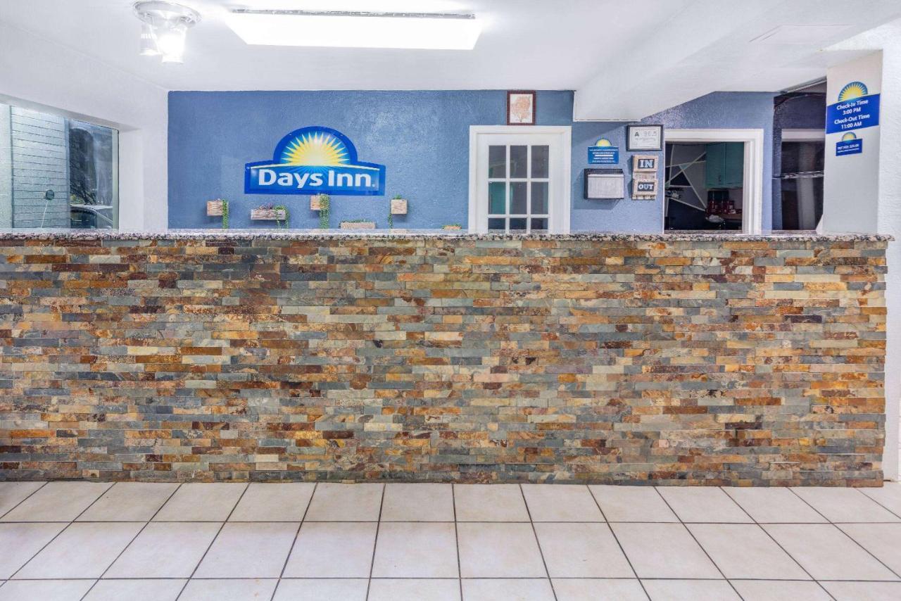 Days Inn By Wyndham Raleigh Glenwood-Crabtree Extérieur photo