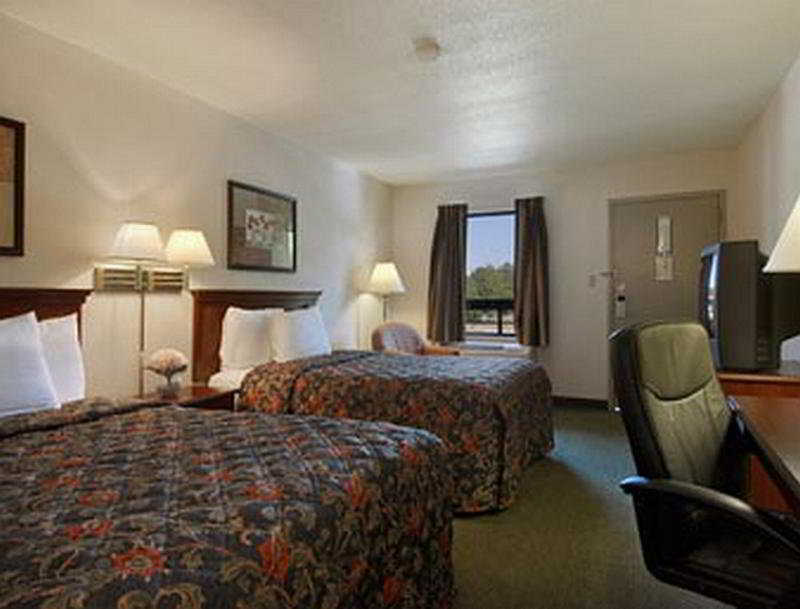 Days Inn By Wyndham Raleigh Glenwood-Crabtree Chambre photo