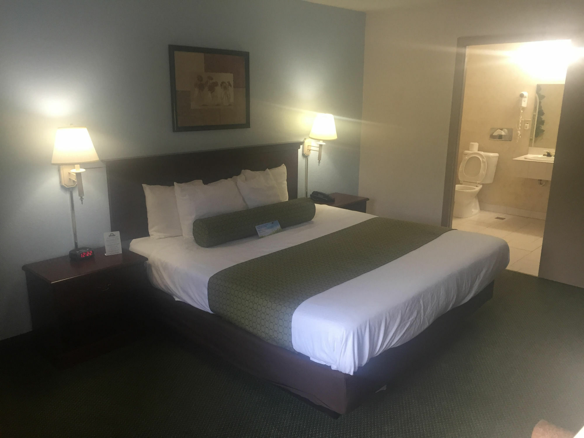 Days Inn By Wyndham Raleigh Glenwood-Crabtree Extérieur photo