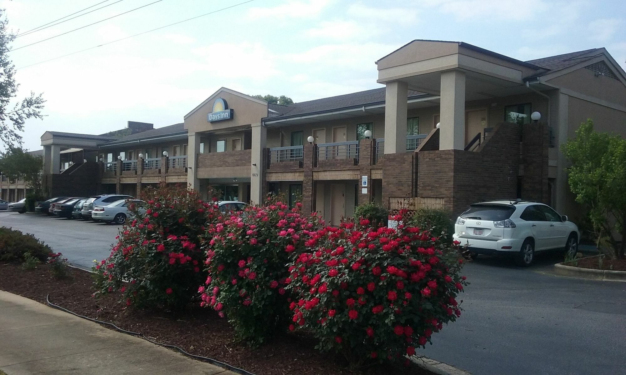 Days Inn By Wyndham Raleigh Glenwood-Crabtree Extérieur photo