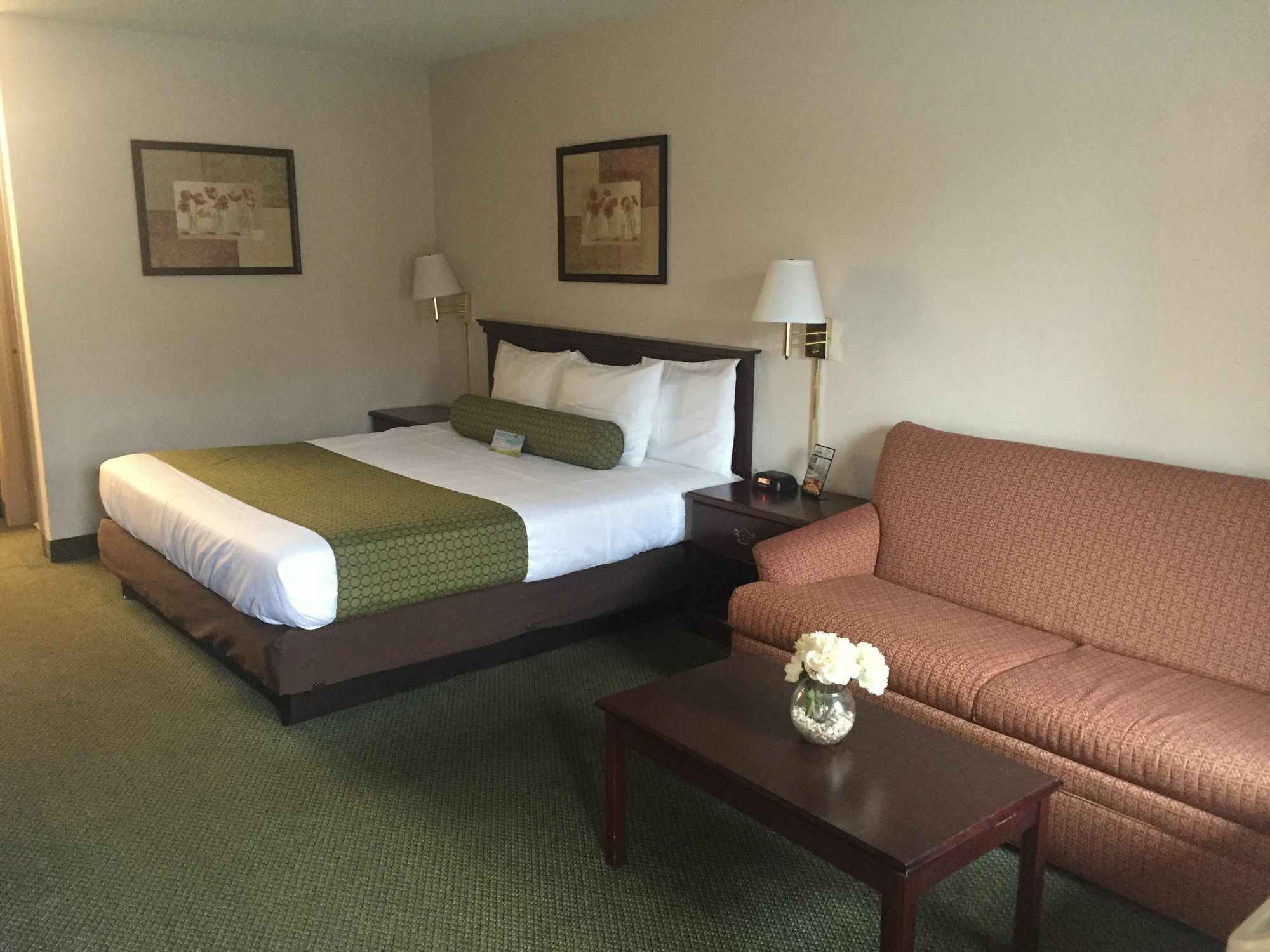 Days Inn By Wyndham Raleigh Glenwood-Crabtree Extérieur photo