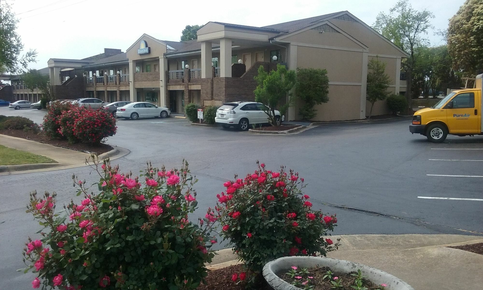 Days Inn By Wyndham Raleigh Glenwood-Crabtree Extérieur photo