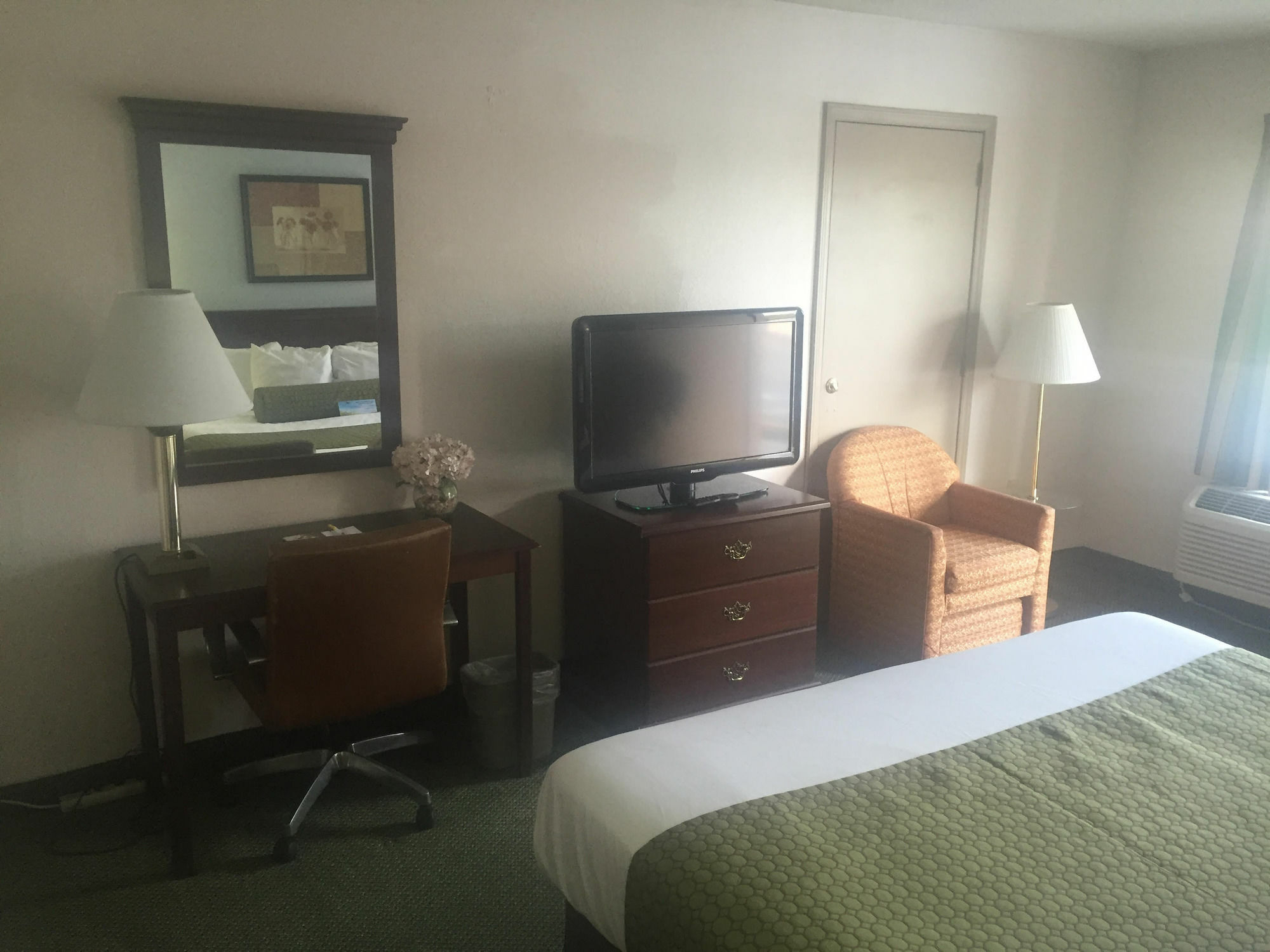 Days Inn By Wyndham Raleigh Glenwood-Crabtree Extérieur photo