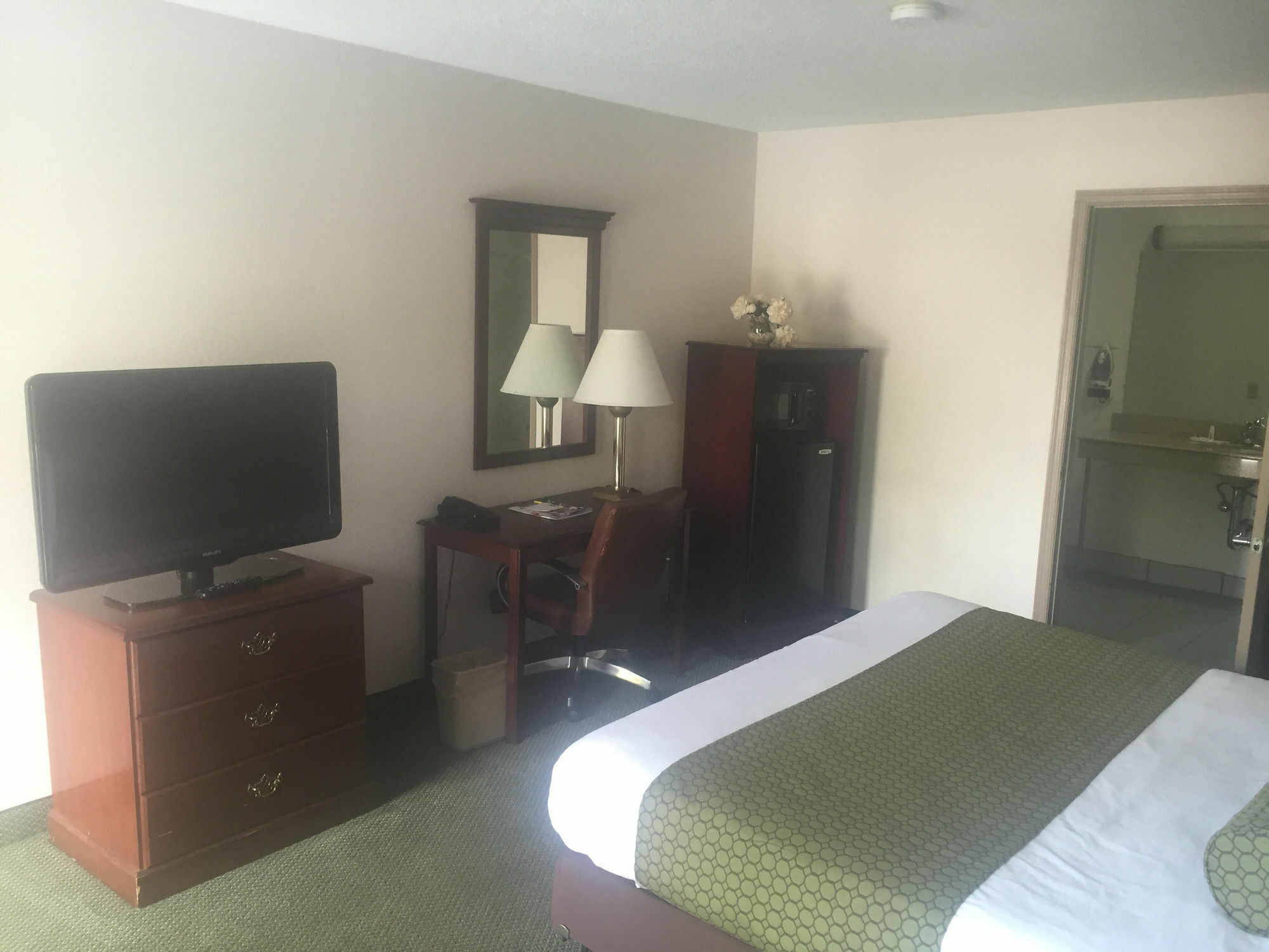 Days Inn By Wyndham Raleigh Glenwood-Crabtree Extérieur photo