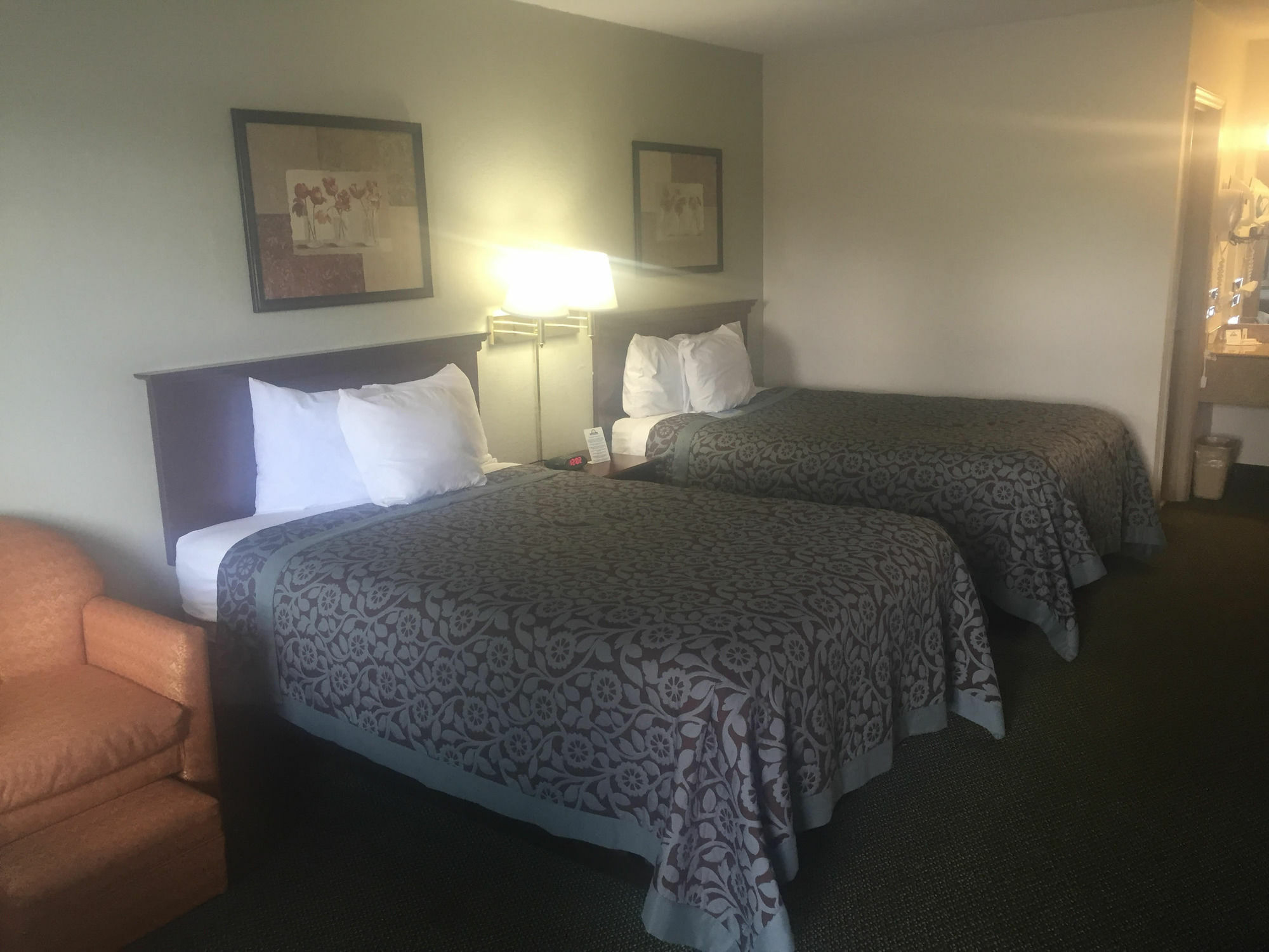 Days Inn By Wyndham Raleigh Glenwood-Crabtree Extérieur photo